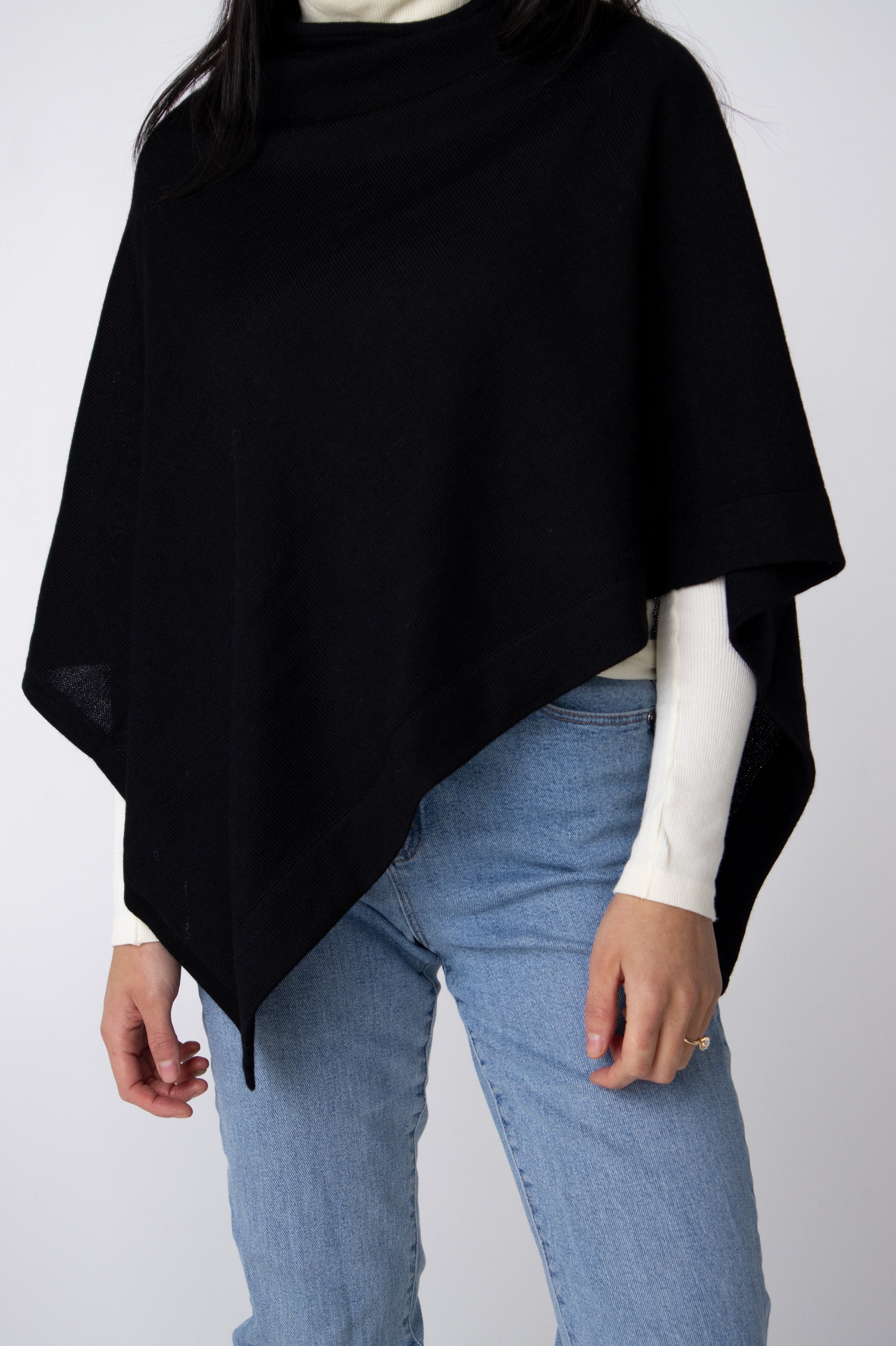 alpaca pull over poncho black
