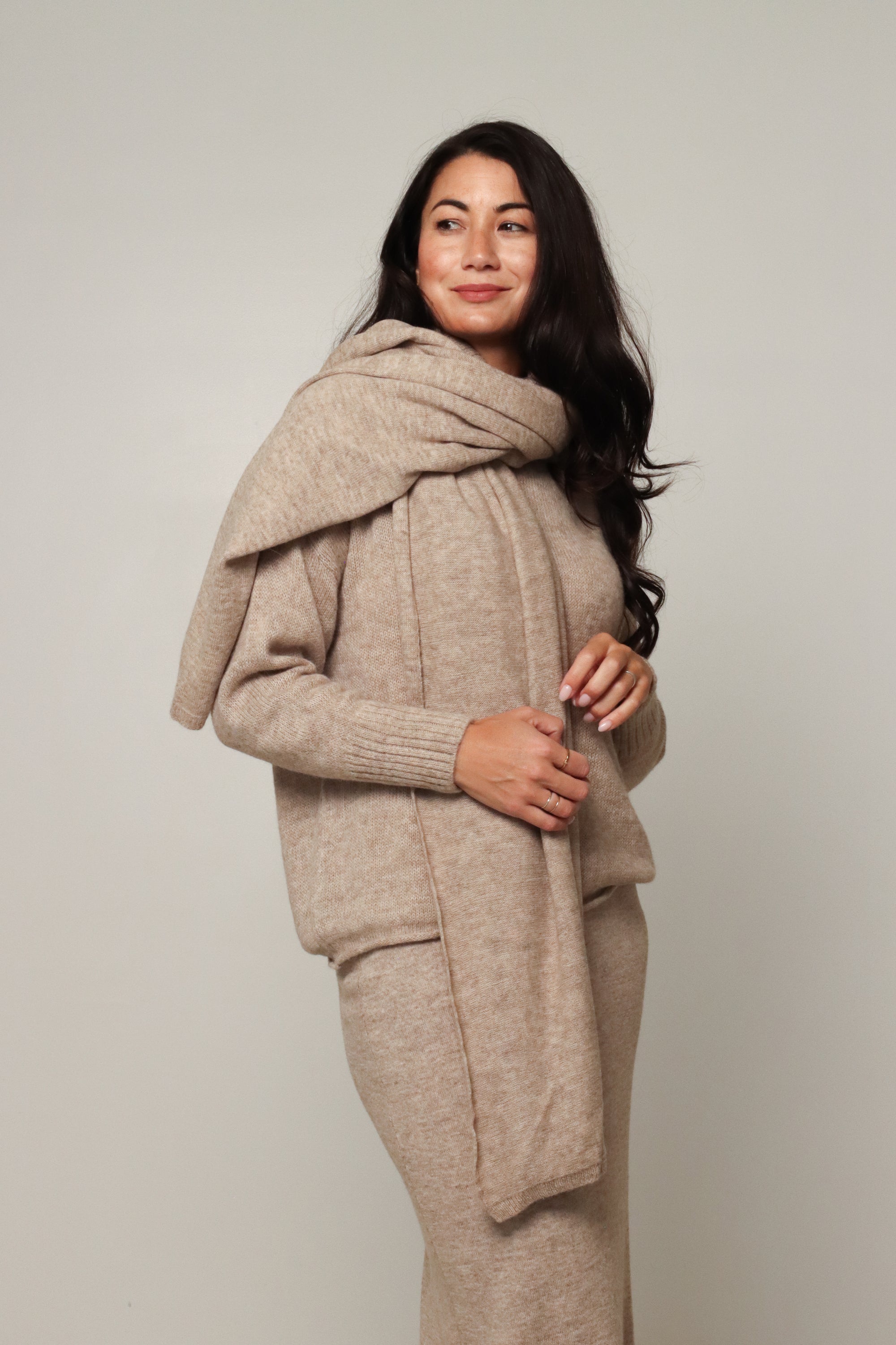 beige baby alpaca travel wrap#colour_fawn