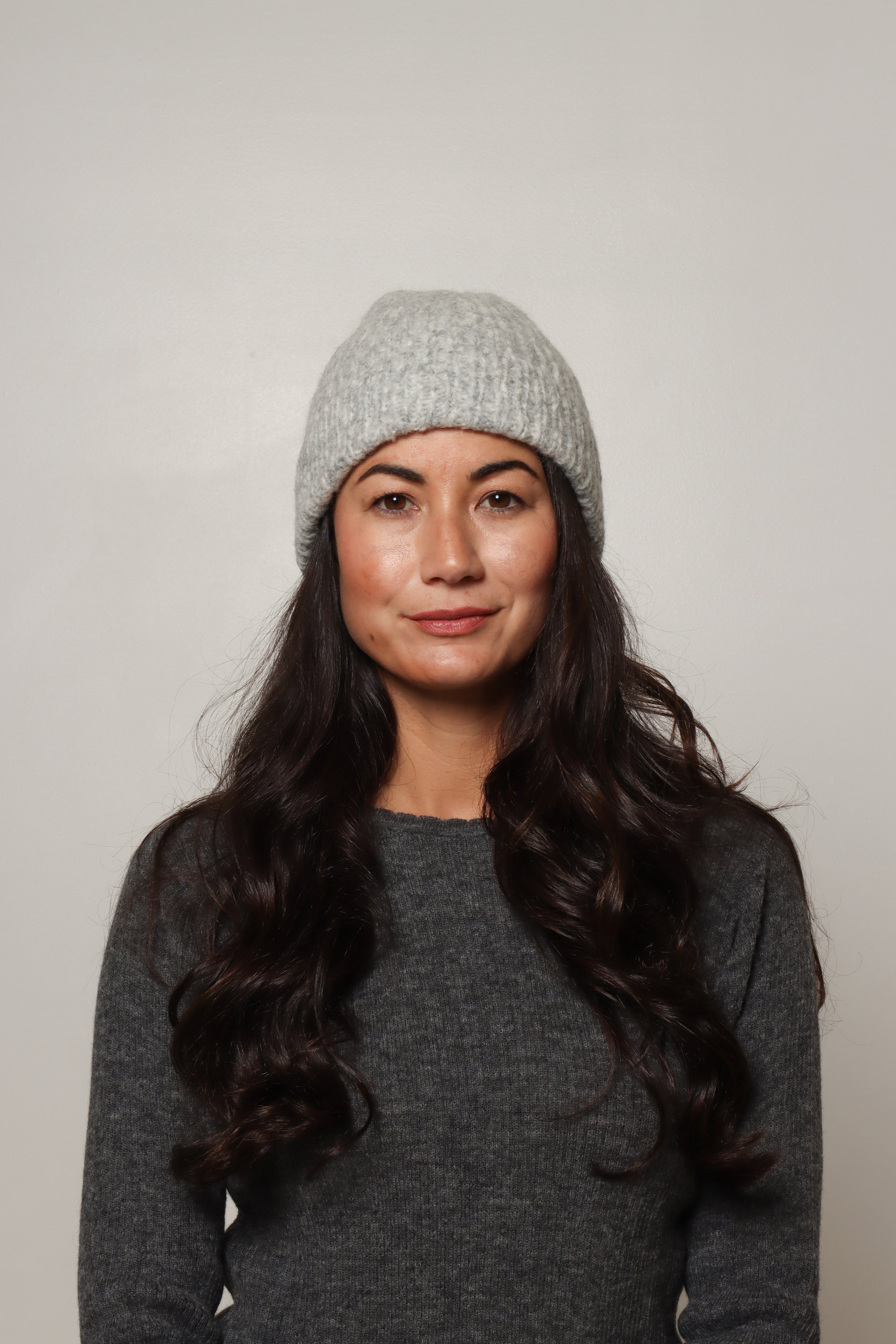 light grey alpaca beanie for women#colour_light-grey