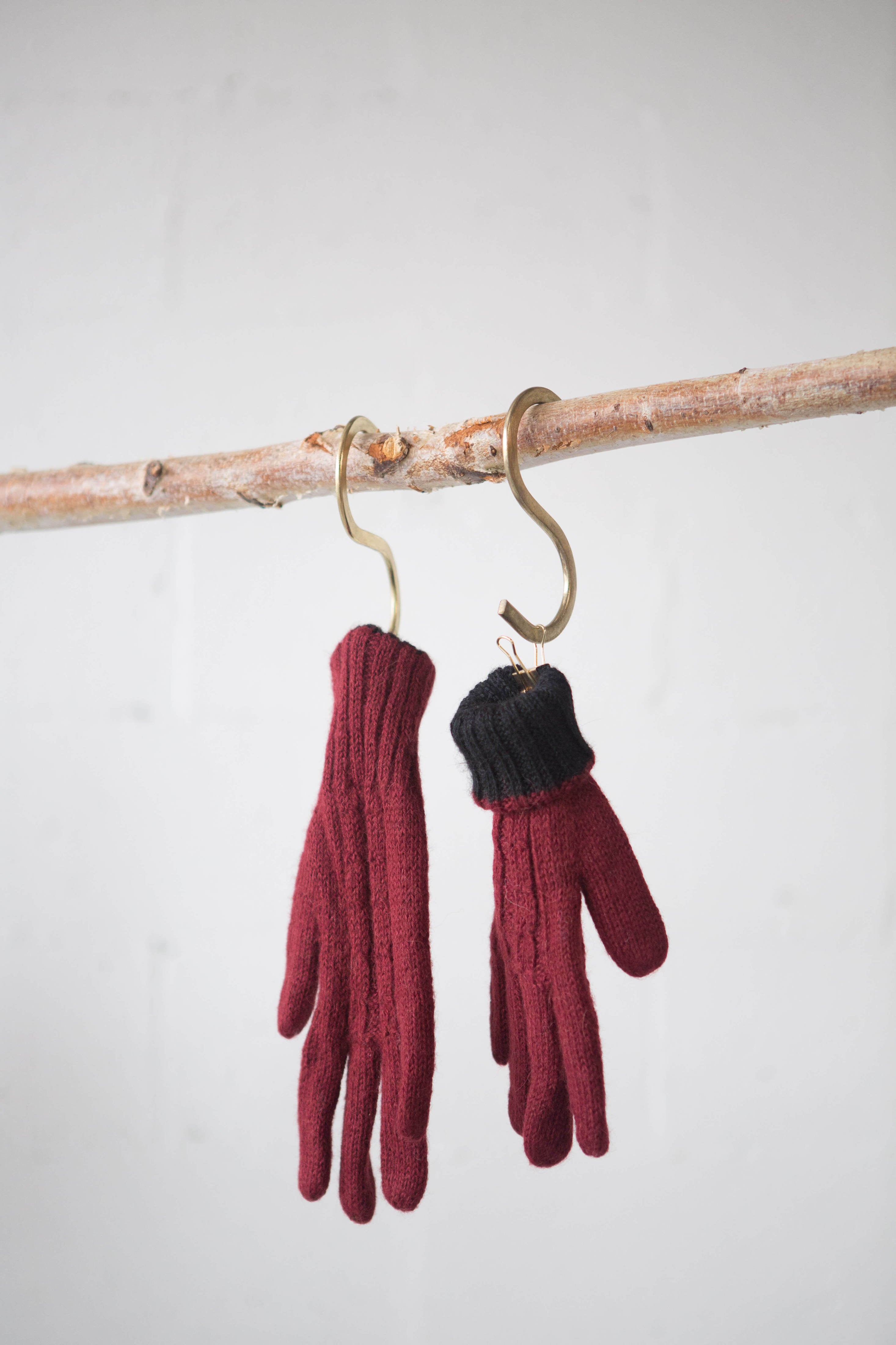 cable knit alpaca gloves melbourne#colour_red-and-black