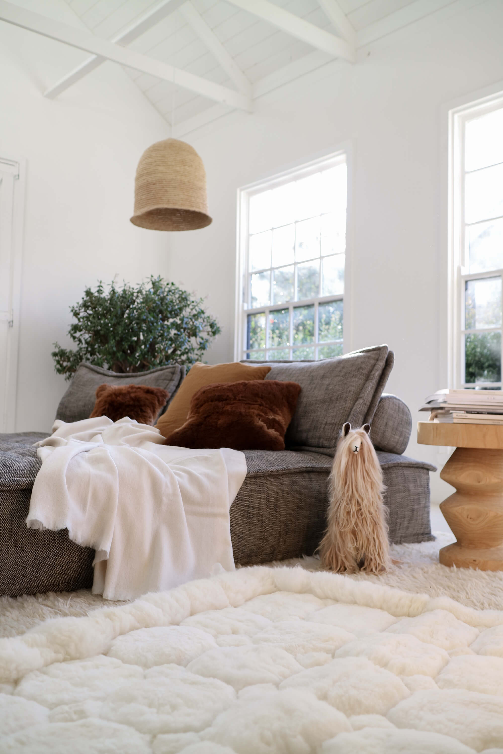 luxury rug for bedroom alpaca#colour_white