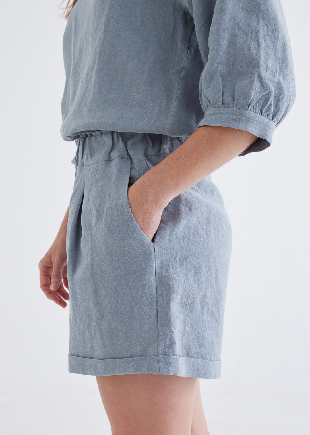 classic linen shorts for women#colour_dove-blue