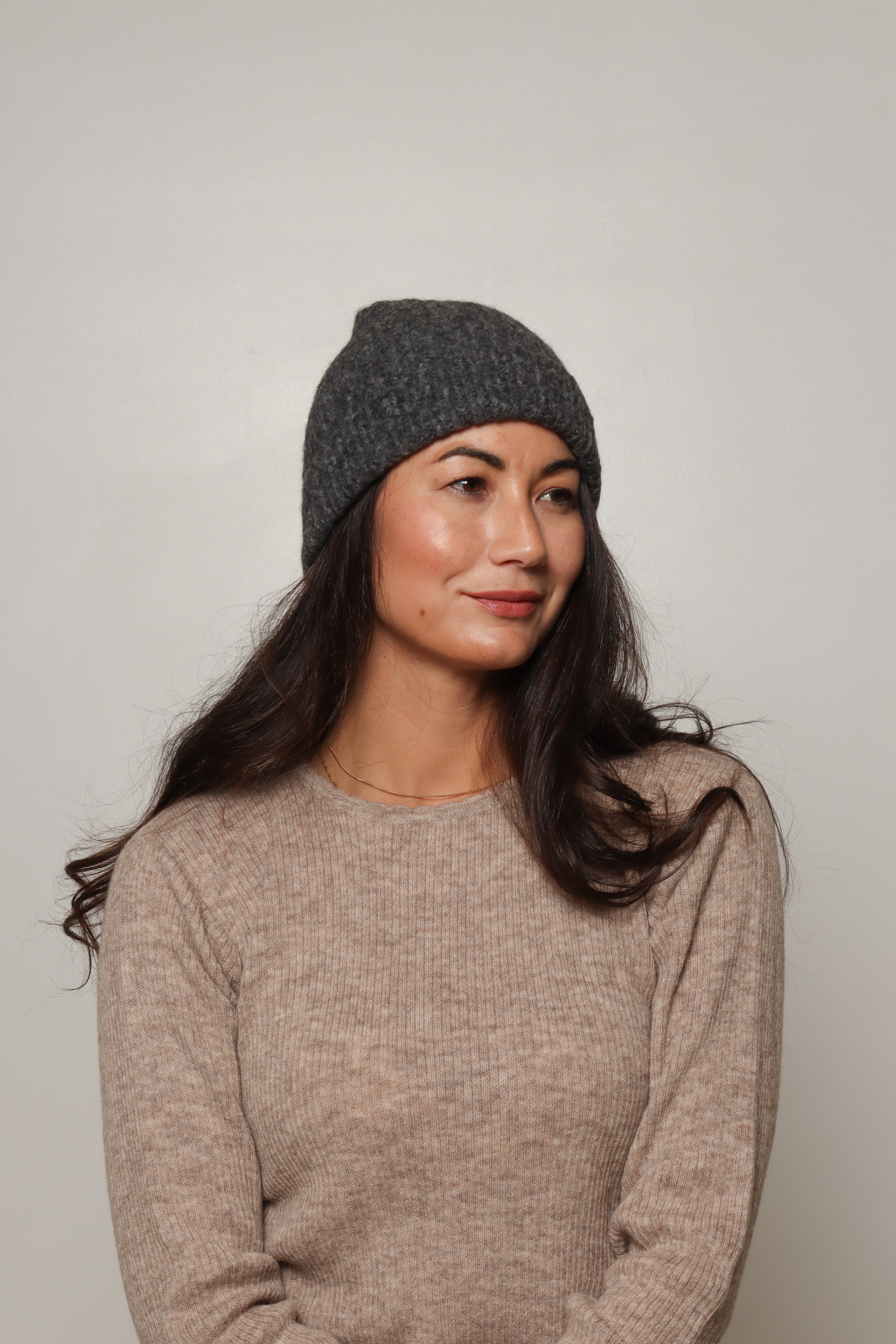 dark grey alpaca beanie for women#colour_dark-grey