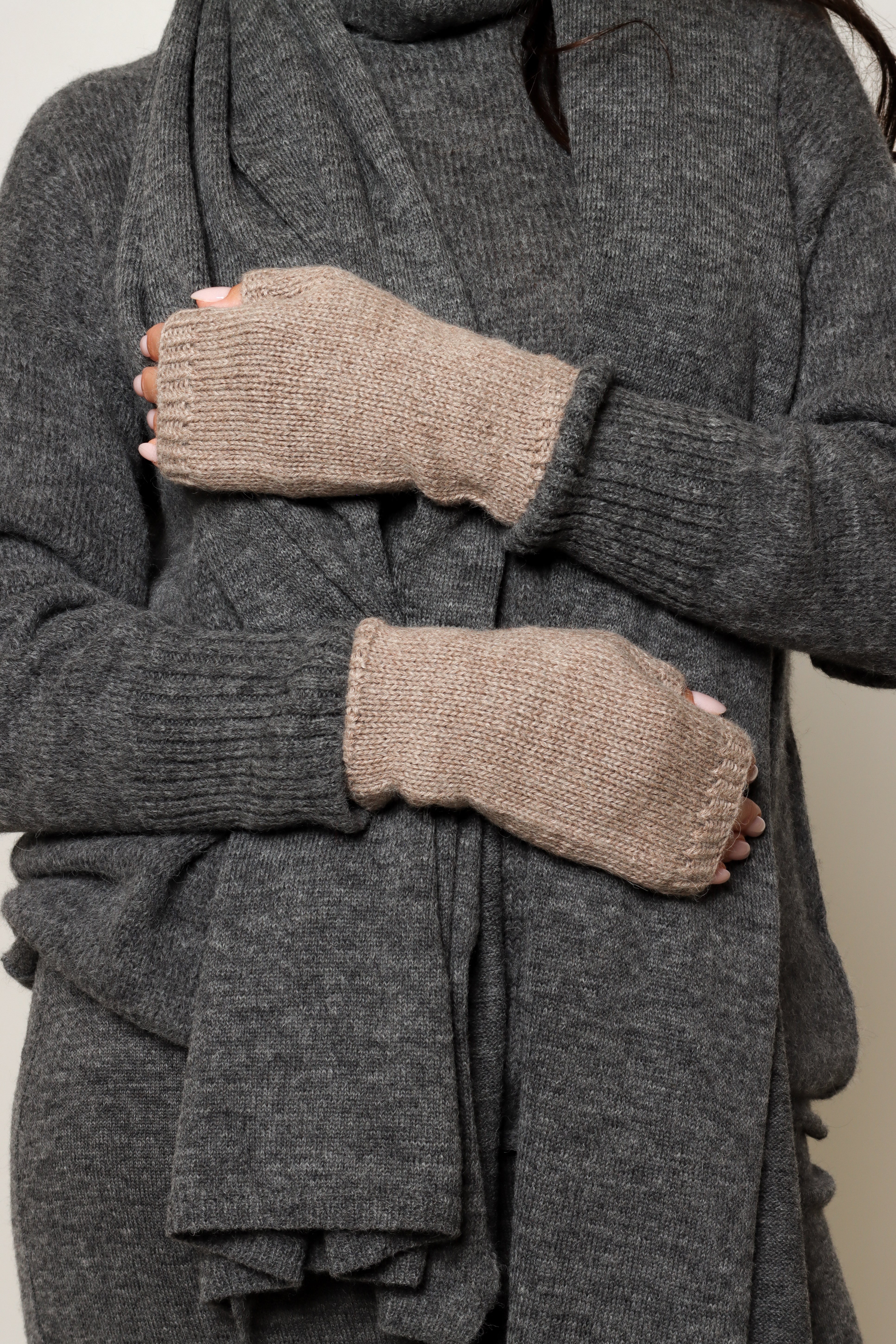hand knit baby alpaca mittens#colour_fawn