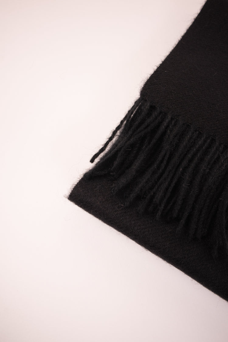 large black natural fibre scarf for winter#colour_black