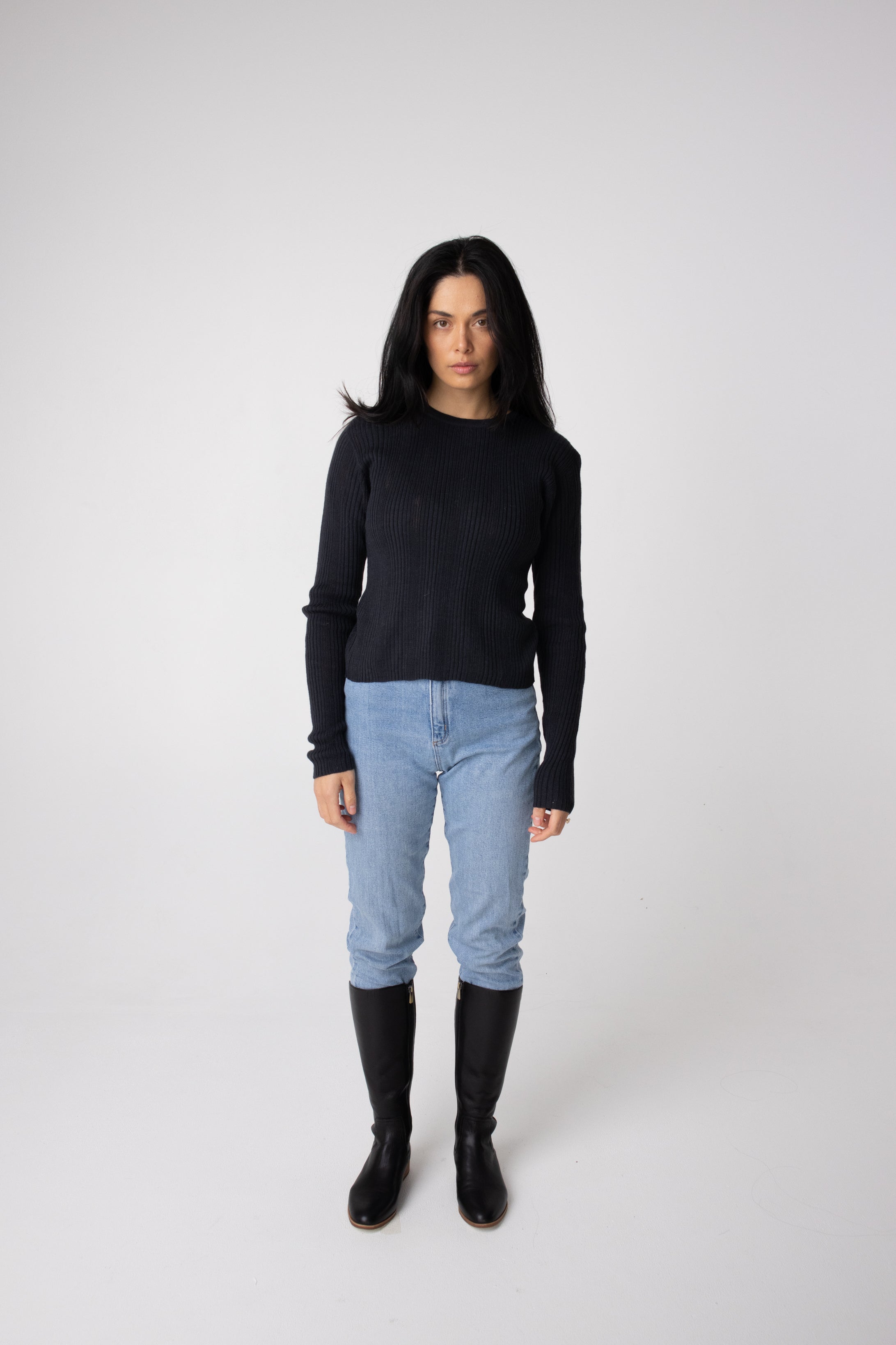 round neck ribbed black alpaca long sleeve top for winter#colour_charcoal